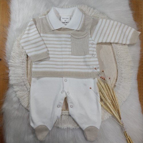 Macacão Tricot e Malha com Gola Polo Branco e Bege Macacão Tricot e Malha com Gola Polo Branco e Bege