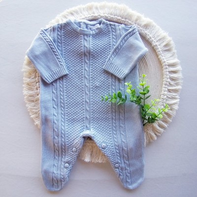 Macacão Tricot Trançado com Abertura nas Costas Azul Bebê